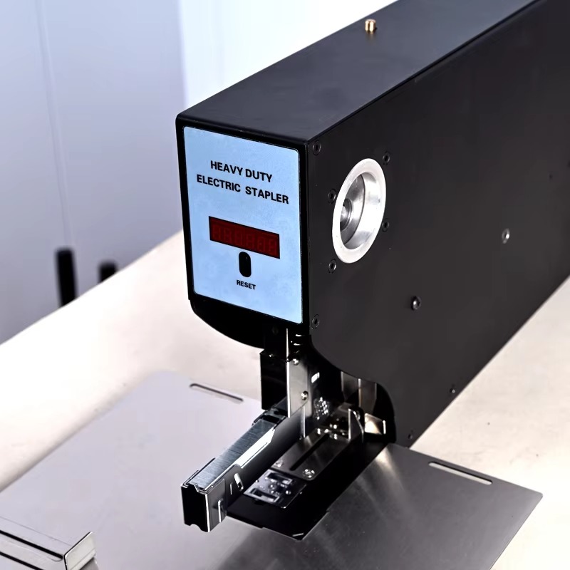 ماكينة تدبيس كهربائية بقوة 60  - مراجعة Electric Stapler Heavy وسعره