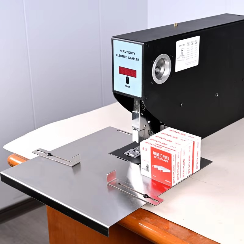ماكينة تدبيس كهربائية بقوة 60  - مراجعة Electric Stapler Heavy وسعره